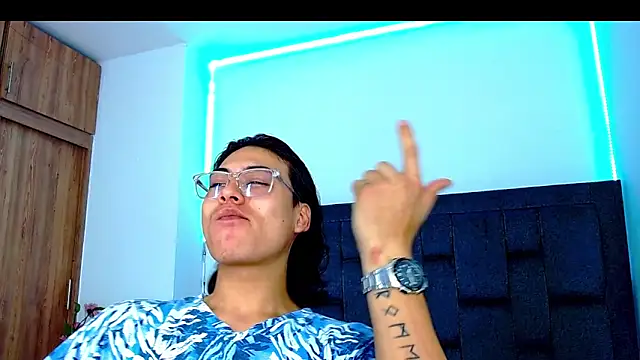 dirty model online show from October 1, 2025, 8:35 pm