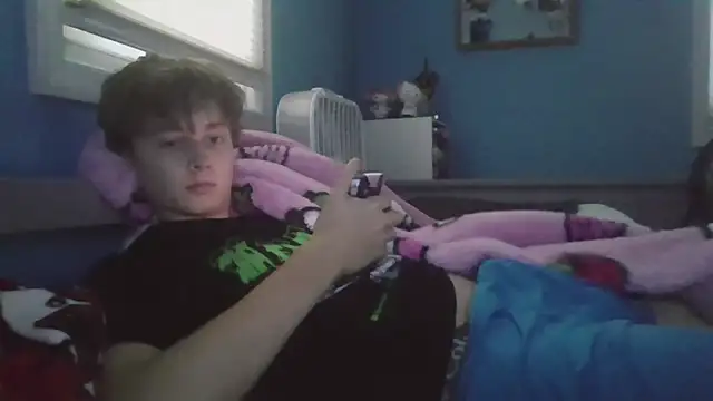 Liam axel35 online show from September 26, 2025, 10:49 pm