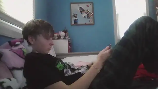 Liam axel35 online show from November 4, 2025, 8:34 pm