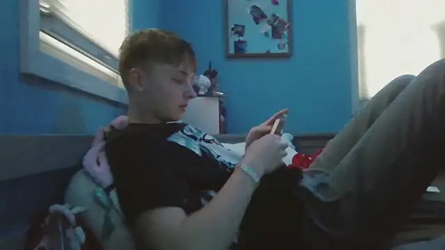 Liam axel35 online show from November 18, 2025, 8:45 pm