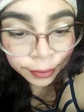 Snapshot of Diamily chatting on December 21, 2025, 11:27 pm Diamily online show from December 21, 2025, 11:27 pm