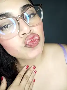 Snapshot of Diamily chatting on December 3, 2025, 4:02 am Diamily online show from December 3, 2025, 4:02 am