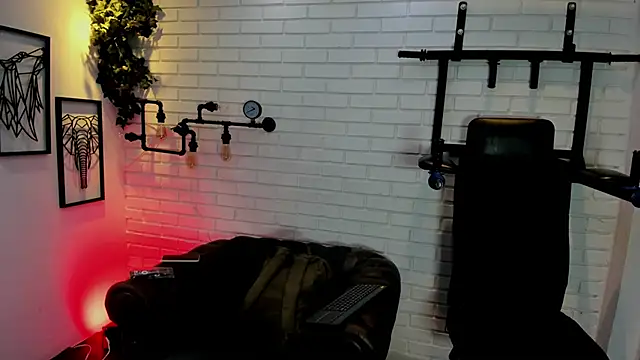 Snapshot of ItaloMoore chatting on October 20, 2025, 11:22 am ItaloMoore online show from October 20, 2025, 11:22 am