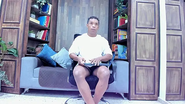 Snapshot of ItaloMoore chatting on September 20, 2025, 1:05 pm ItaloMoore online show from September 20, 2025, 1:05 pm