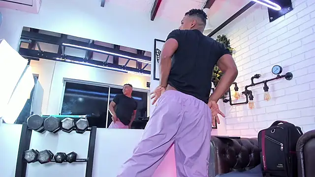 Snapshot of ItaloMoore chatting on November 25, 2025, 11:32 am ItaloMoore online show from November 25, 2025, 11:32 am