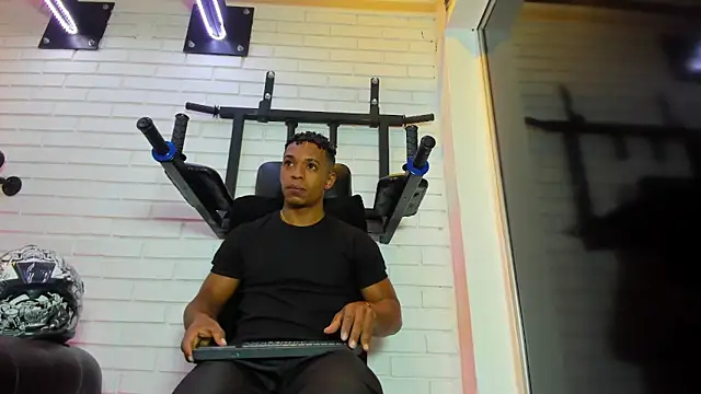 Snapshot of ItaloMoore chatting on November 29, 2025, 11:10 am ItaloMoore online show from November 29, 2025, 11:10 am