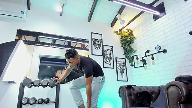 Snapshot of ItaloMoore chatting on December 15, 2025, 11:27 am ItaloMoore online show from December 15, 2025, 11:27 am