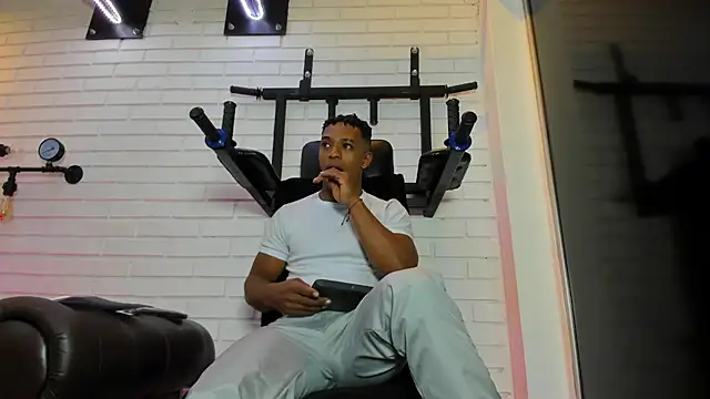 Snapshot of ItaloMoore chatting on November 27, 2025, 11:21 am ItaloMoore online show from November 27, 2025, 11:21 am