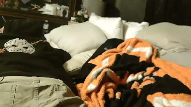 N3V3RPANICxh online show from April 13, 2026, 3:32 am