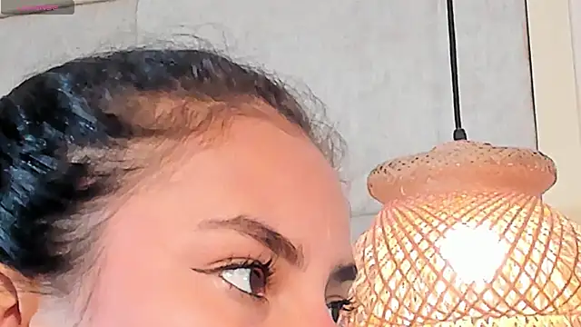 Snapshot of VioletHilton chatting on November 27, 2025, 8:09 pm VioletHilton online show from November 27, 2025, 8:09 pm