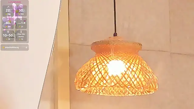 Snapshot of VioletHilton chatting on November 11, 2025, 6:47 pm VioletHilton online show from November 11, 2025, 6:47 pm