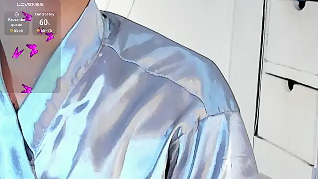 Snapshot of VioletHilton chatting on September 11, 2025, 6:52 pm VioletHilton online show from September 11, 2025, 6:52 pm