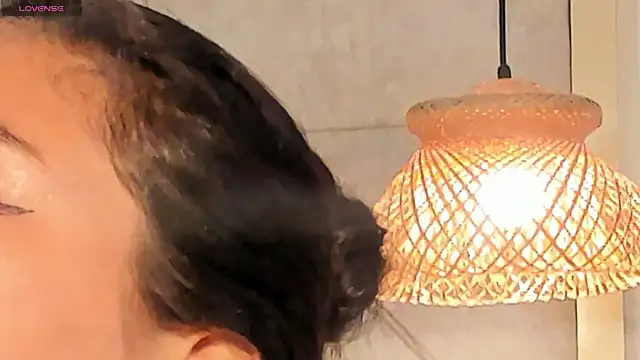 Snapshot of VioletHilton chatting on October 1, 2025, 7:40 pm VioletHilton online show from October 1, 2025, 7:40 pm