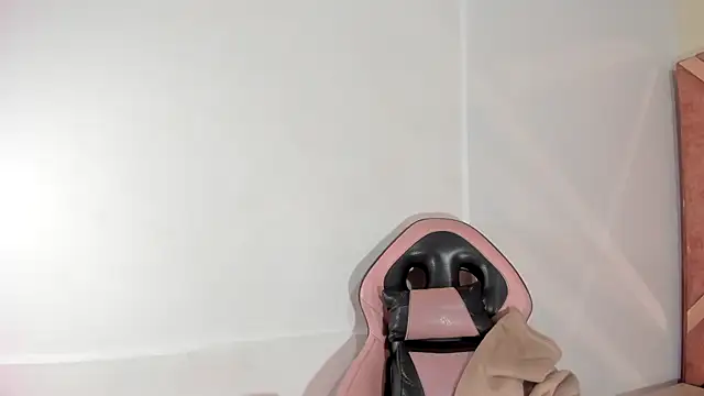 Snapshot of Amy_Kobold3 chatting on February 7, 2026, 8:17 pm Amy Kobold3 online show from February 7, 2026, 8:17 pm