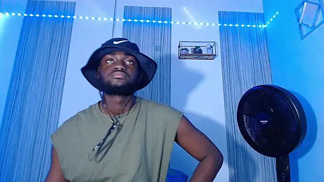 Snapshot of eebony_stallion chatting on February 13, 2026, 11:38 pm eebony stallion online show from February 13, 2026, 11:38 pm