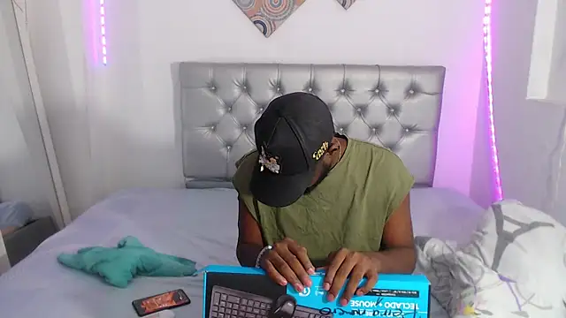 Snapshot of eebony_stallion chatting on December 19, 2025, 6:21 pm eebony stallion online show from December 19, 2025, 6:21 pm