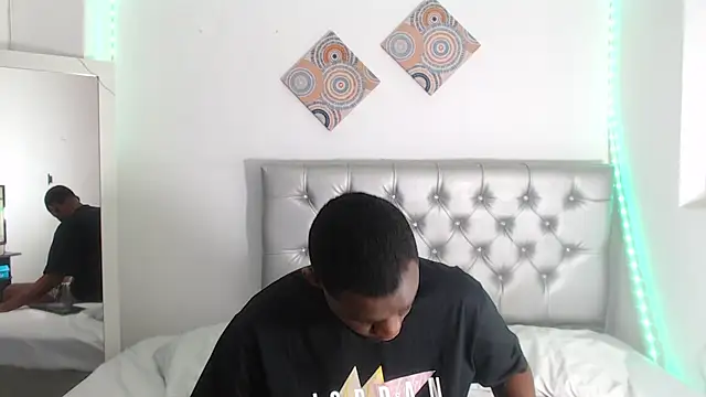 Snapshot of eebony_stallion chatting on January 5, 2026, 6:22 pm eebony stallion online show from January 5, 2026, 6:22 pm