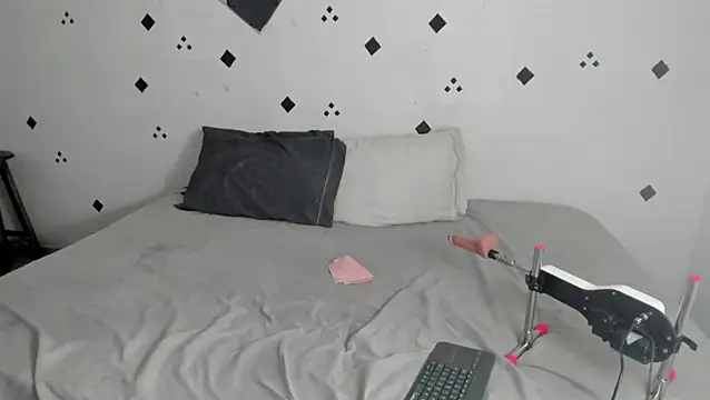 Snapshot of samaramour chatting on December 1, 2025, 12:06 pm samaramour online show from December 1, 2025, 12:06 pm