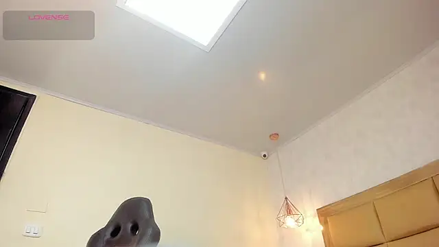 MELISSAROUGE online show from April 16, 2026, 7:36 pm