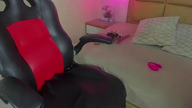 MELISSAROUGE online show from February 19, 2026, 7:44 pm