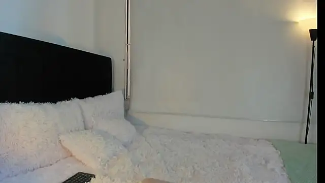 LunaVelvet777 online show from February 10, 2026, 5:45 pm