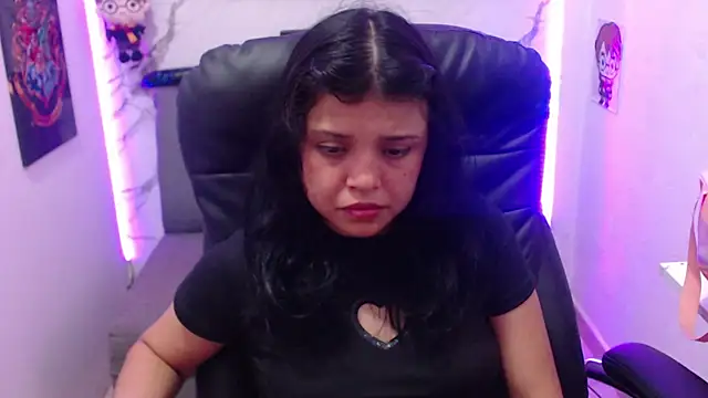 Snapshot of minnie_cake chatting on December 1, 2025, 9:43 am minnie cake online show from December 1, 2025, 9:43 am