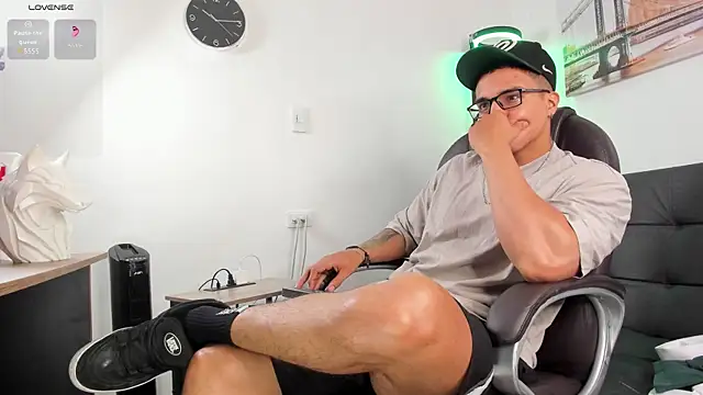 Snapshot of Dash_Bukoski chatting on November 14, 2025, 1:59 pm Dash Bukoski online show from November 14, 2025, 1:59 pm