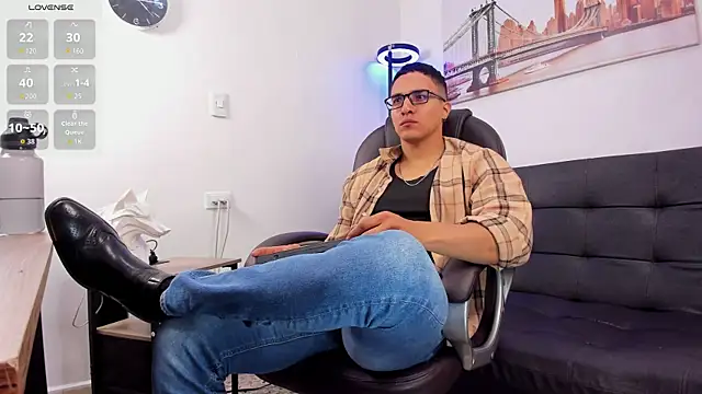 Snapshot of Dash_Bukoski chatting on October 28, 2025, 1:54 pm Dash Bukoski online show from October 28, 2025, 1:54 pm