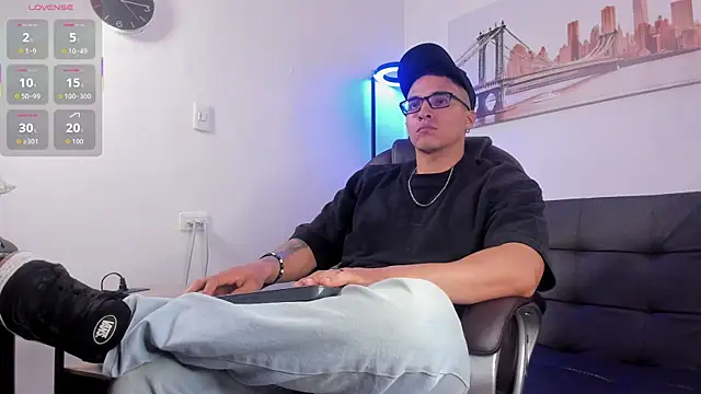 Snapshot of Dash_Bukoski chatting on November 30, 2025, 1:01 pm Dash Bukoski online show from November 30, 2025, 1:01 pm