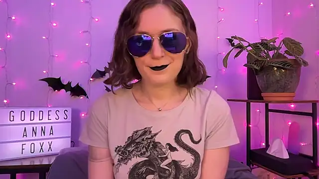 Snapshot of mistressannafoxx chatting on November 24, 2025, 10:10 pm mistressannafoxx online show from November 24, 2025, 10:10 pm
