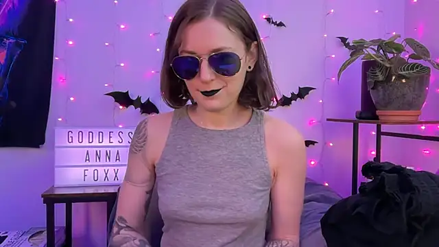 Snapshot of mistressannafoxx chatting on November 18, 2025, 10:13 pm mistressannafoxx online show from November 18, 2025, 10:13 pm