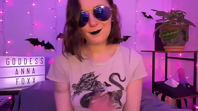 Snapshot of mistressannafoxx chatting on December 4, 2025, 9:47 pm mistressannafoxx online show from December 4, 2025, 9:47 pm