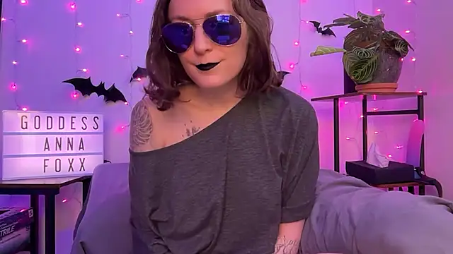 Snapshot of mistressannafoxx chatting on December 15, 2025, 10:26 pm mistressannafoxx online show from December 15, 2025, 10:26 pm