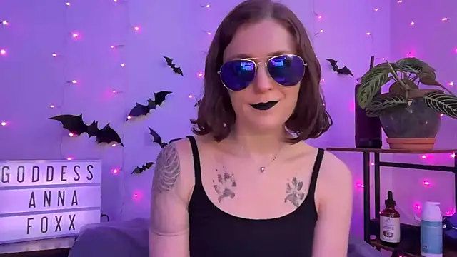 Snapshot of mistressannafoxx chatting on November 21, 2025, 9:36 pm mistressannafoxx online show from November 21, 2025, 9:36 pm