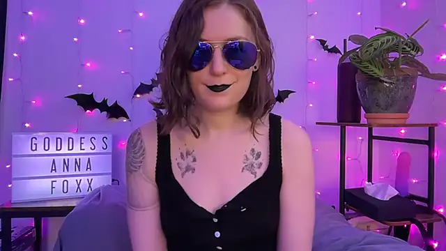 Snapshot of mistressannafoxx chatting on December 1, 2025, 10:10 pm mistressannafoxx online show from December 1, 2025, 10:10 pm