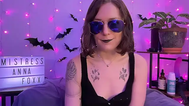 Snapshot of mistressannafoxx chatting on November 3, 2025, 6:22 pm mistressannafoxx online show from November 3, 2025, 6:22 pm