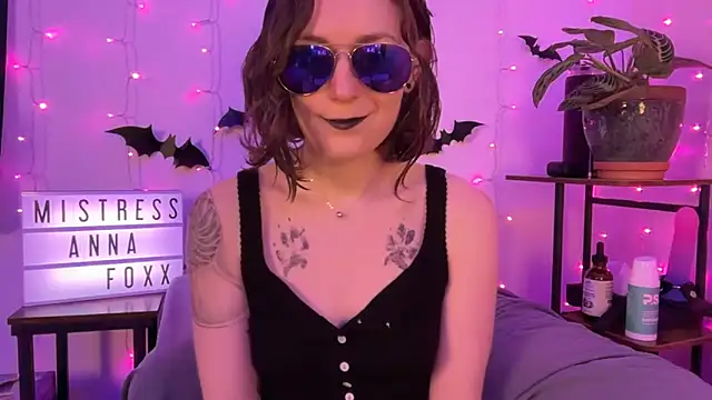 Snapshot of mistressannafoxx chatting on November 10, 2025, 6:35 pm mistressannafoxx online show from November 10, 2025, 6:35 pm