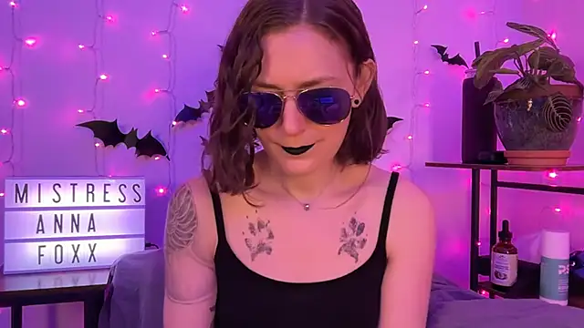 Snapshot of mistressannafoxx chatting on November 13, 2025, 10:24 pm mistressannafoxx online show from November 13, 2025, 10:24 pm