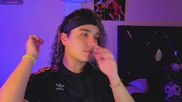 Snapshot of derek_greyy_ chatting on February 3, 2026, 5:51 pm derek greyy online show from February 3, 2026, 5:51 pm