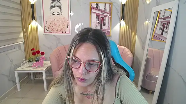 Snapshot of Jade_Jones_a chatting on November 28, 2025, 3:39 am Jade Jones a online show from November 28, 2025, 3:39 am