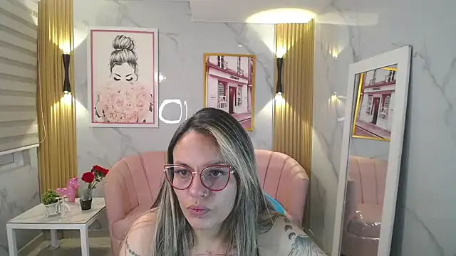 Snapshot of Jade_Jones_a chatting on November 5, 2025, 3:31 am Jade Jones a online show from November 5, 2025, 3:31 am