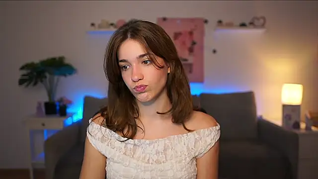 kissie cat online show from October 3, 2025, 1:23 pm