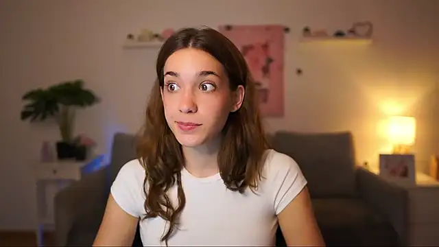 kissie cat online show from September 22, 2025, 1:50 pm