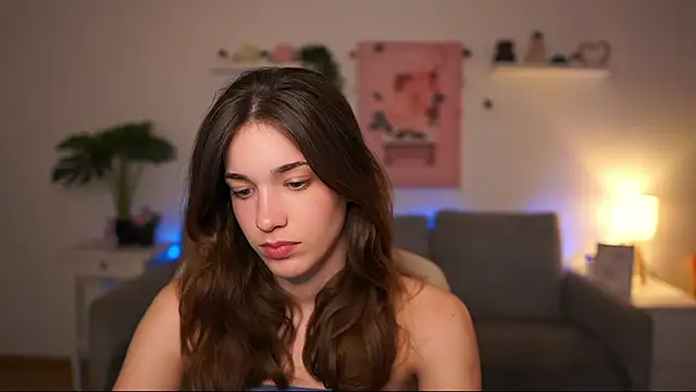 kissie cat online show from April 20, 2026, 1:13 pm