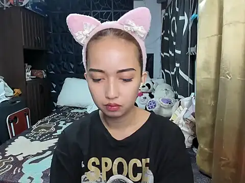 Snapshot of Soft_Angel8 chatting on December 18, 2025, 5:50 pm Soft Angel8 online show from December 18, 2025, 5:50 pm