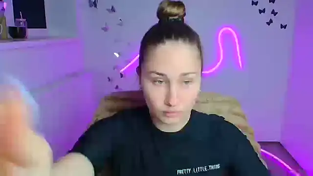 Snapshot of Stefanie_Sweet chatting on May 18, 2026, 5:45 am Stefanie Sweet online show from May 18, 2026, 5:45 am
