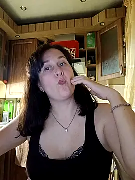 Snapshot of Amandda_ chatting on July 28, 2026, 7:15 pm Amandda online show from July 28, 2026, 7:15 pm
