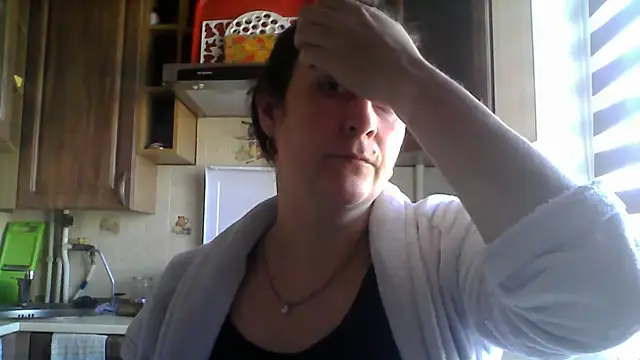 Amandda  online show from November 1, 2025, 8:19 am