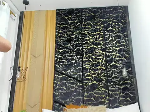 MiaCours online show from April 14, 2026, 6:57 pm