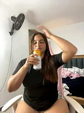 Andrea-Lu online show from October 1, 2025, 3:00 am